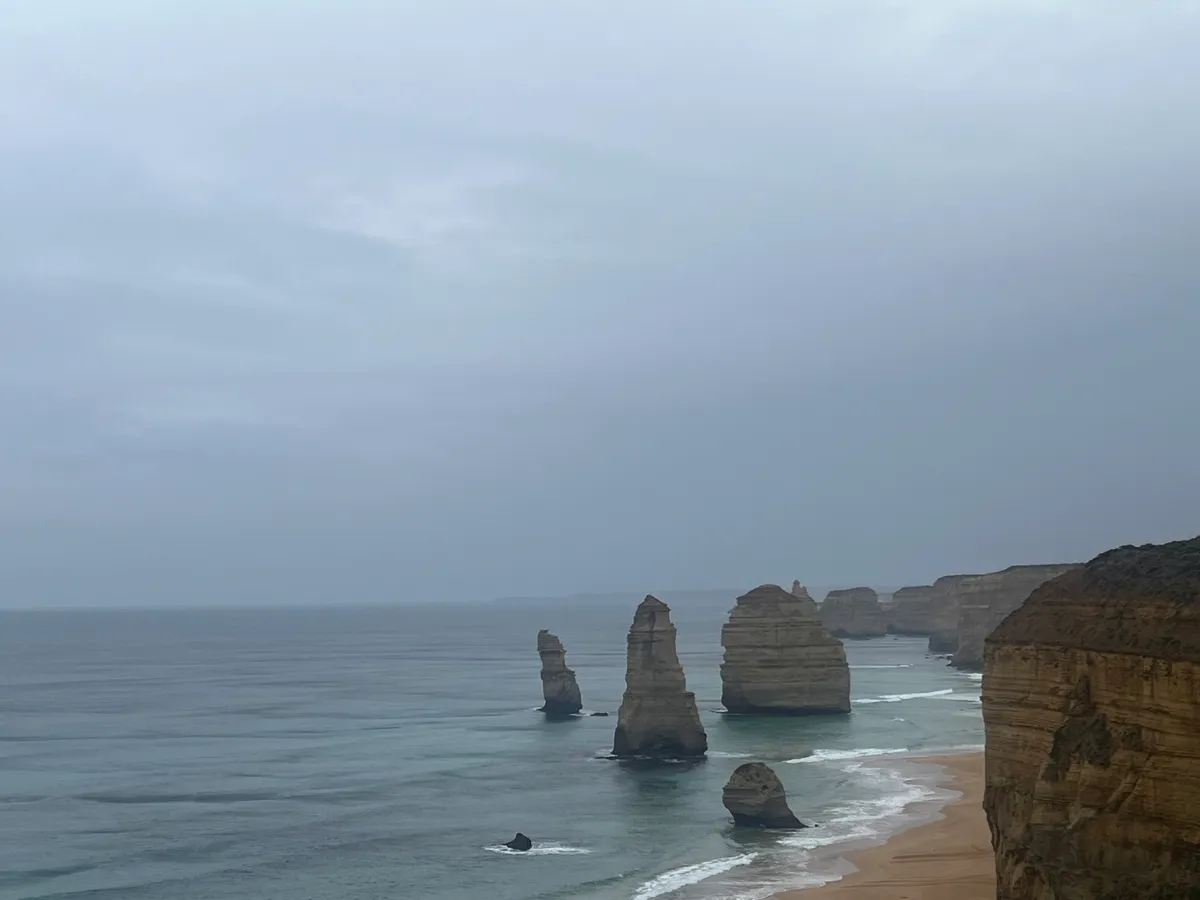 Twelve Apostles amidst the piercing wind Twelve Apostles amidst the piercing wind